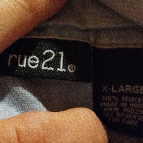Women's Rue 21 Button Down Shirt - Picture 3 of 3